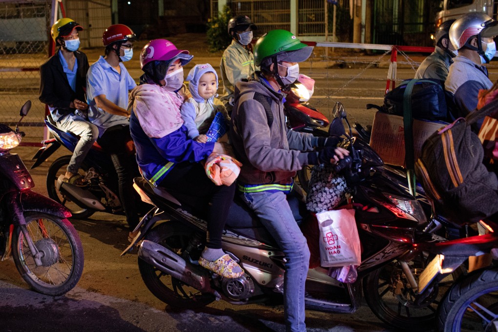 Migrants from An Giang province, mostly informal workers, stop at a police checkpoint on their way to their hometowns. Photo: Kao Nguyen
