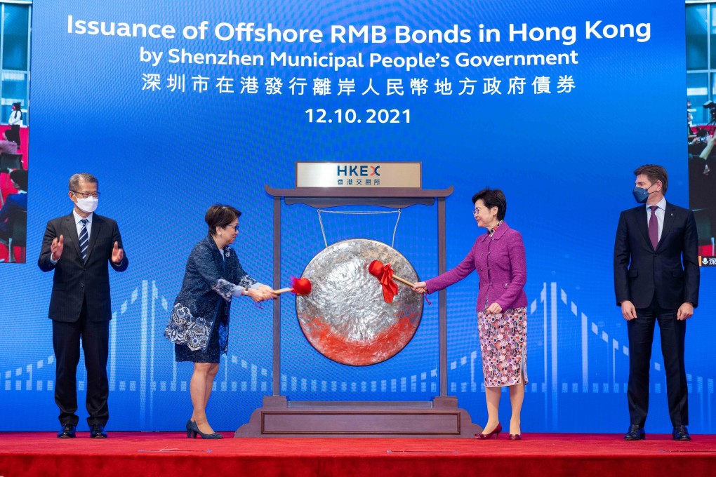 Carrie Lam Cheng Yuet-ngor (R), Chief Executive of Hong Kong, and Laura Cha Shih May-lung, chairwoman of the HKEX, strike the gong marking the launch of the bond on Tuesday. Photo: HKEX