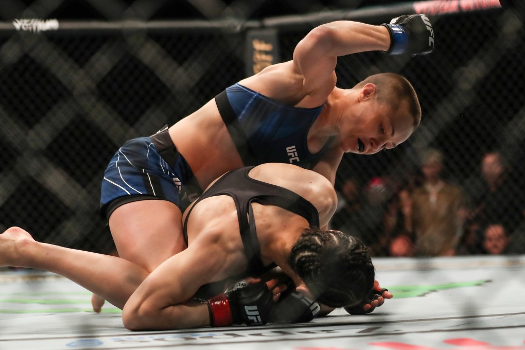 Rose Namajunas punches Zhang Weili en route to a first-round finish at UFC 261. Photo: AFP