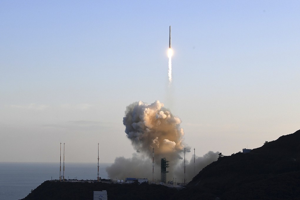 The Nuri rocket, the first domestically produced space rocket, lifts off from a launch pad at the Naro Space Center in Goheung, South Korea. Photo: AP