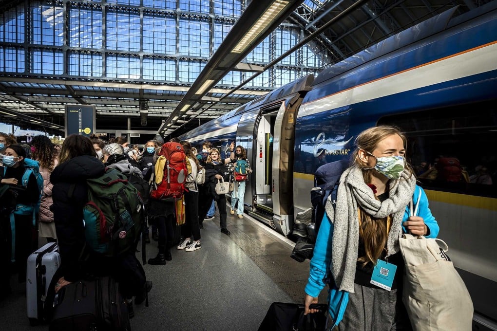 Rail passengers leave a special Climate Summit train to transfer to a second train that will take them to Glasgow on October 30, 2021. Photo: EPA-EFE