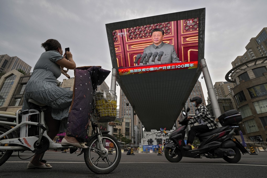 A video screen outside a shopping centre in Beijing showing Chinese President Xi Jinping speaking. Photo: AP Photo
