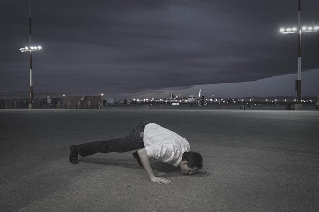 Canadian Michael Kovrig, one of the ‘two Michaels’ detained by China for almost three years, kisses the ground after arriving back home in September. Photo: Adam Scotti