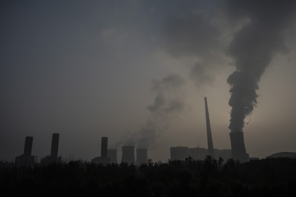 Steam rises from cooling towers at a power plant in Beijing, China. Photo: EPA-EFE