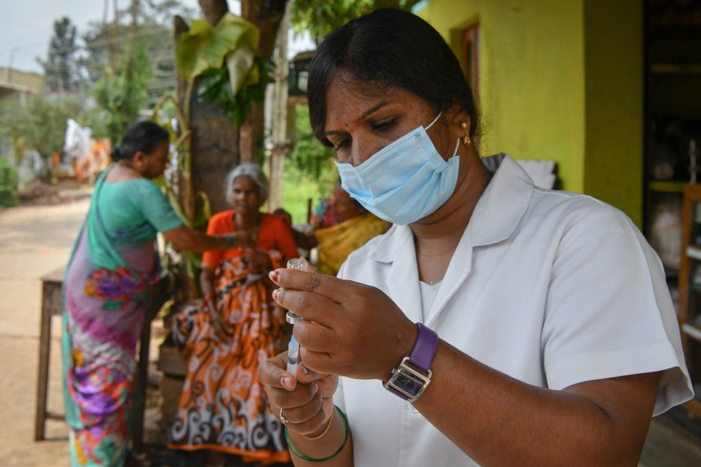 A nurse prepares a Covishield vaccine dose during a door-to-door vaccination drive near Bangalore. Photo: AFP