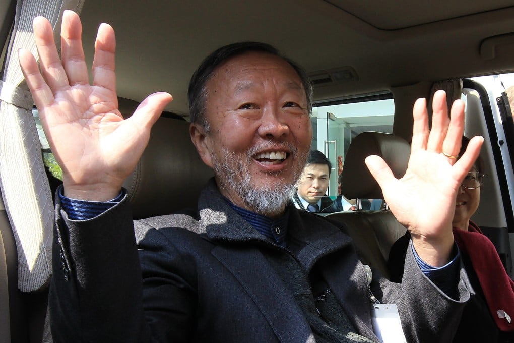 Charles Kao attends the grand opening of an exhibit in his honour at the Hong Kong Science and Technology Parks in 2011. Photo: Edward Wong