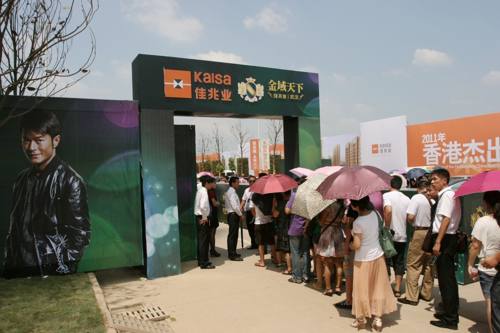 Buyers queueing for a residential property project by Kaisa Group in the Hubei provincial capital of Wuhan on 5 August 2012. Photo: ImagineChina.