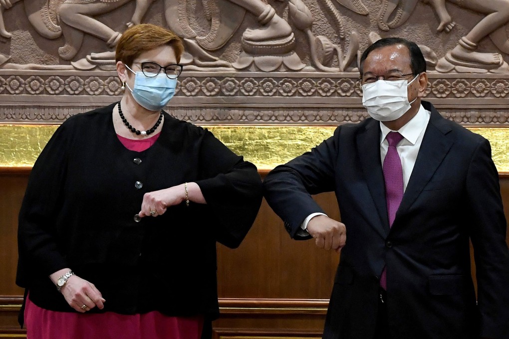 Cambodian Foreign Minister Prak Sokhonn welcomes Australian Foreign Minister Marise Payne the Ministry of Foreign Affairs on November 8, 2021. Photo: AFP