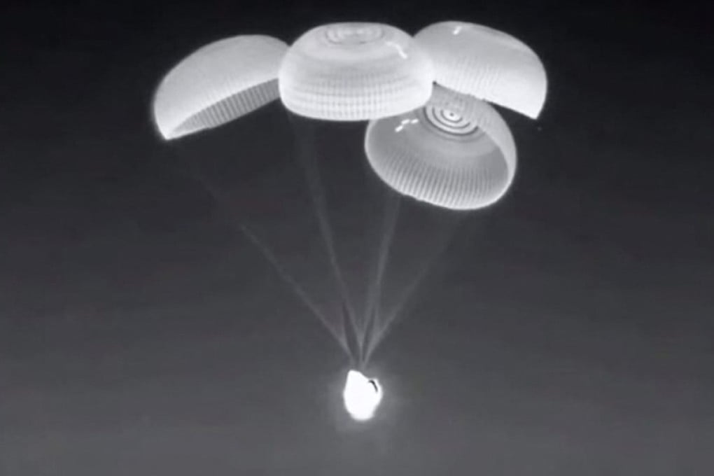 The Crew-2 SpaceX Dragon capsule with its parachutes deployed just before splashing down off the coast of Pensacola, Florida. Photo: AFP