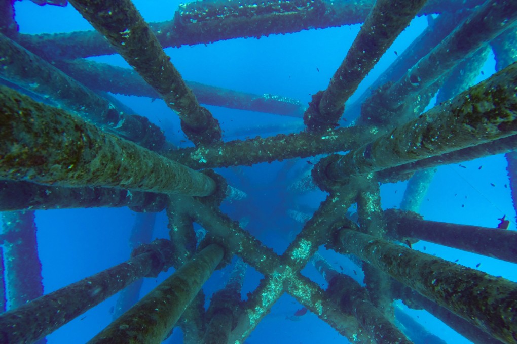 The South China Sea is littered with abandoned oil rigs, some at depths of up to 100 metres, according to a former senior instructor at the PLA’s Naval Submarine Academy. Photo: Shutterstock
