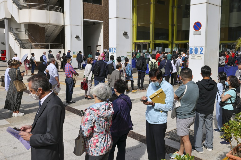 Residents queue for a Covid-19 vaccine booster shot at Sun Yat Sen Memorial Park Sports Centre. Photo: Dickson Lee