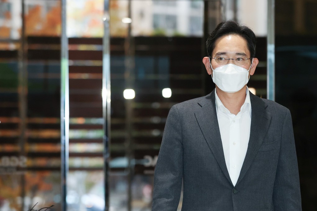 Samsung Electronics vice-chairman Jay Y. Lee is seen leaving the Seoul Gimpo Business Aviation Centre on Sunday, reportedly headed for Canada and the US. Photo: Yonhap via Reuters