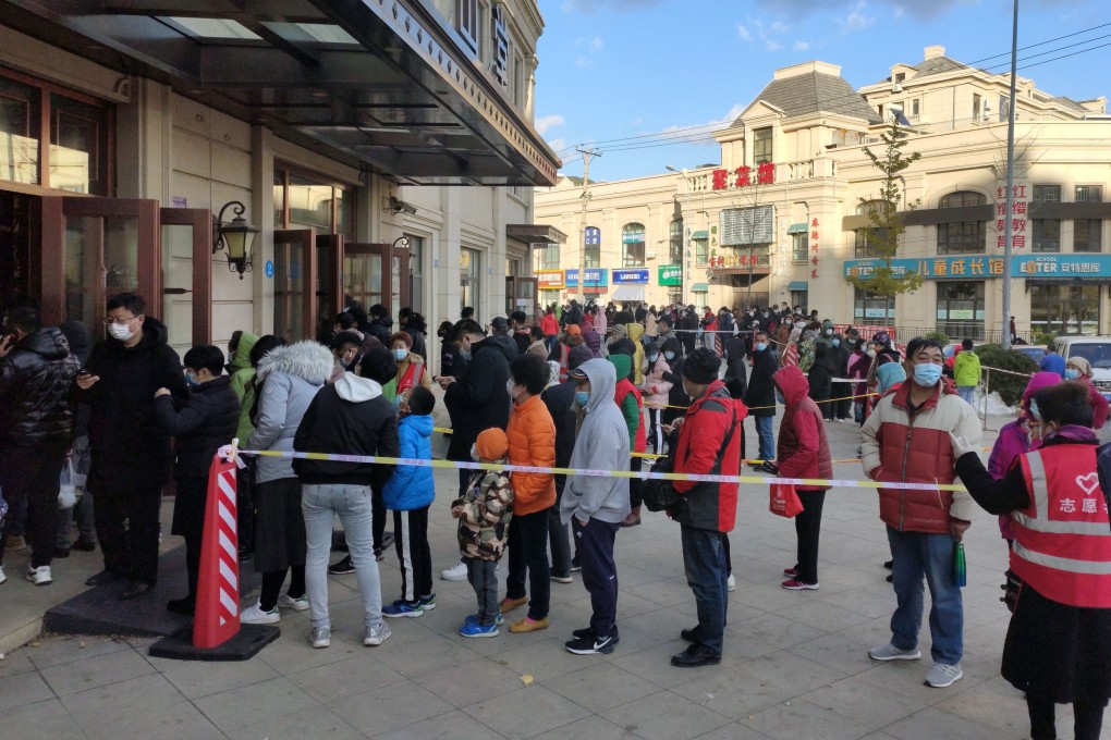 Locals queue up for Covid-19 nucleic acid testing in Dalian, Liaoning province. Photo: VCG via Getty Images