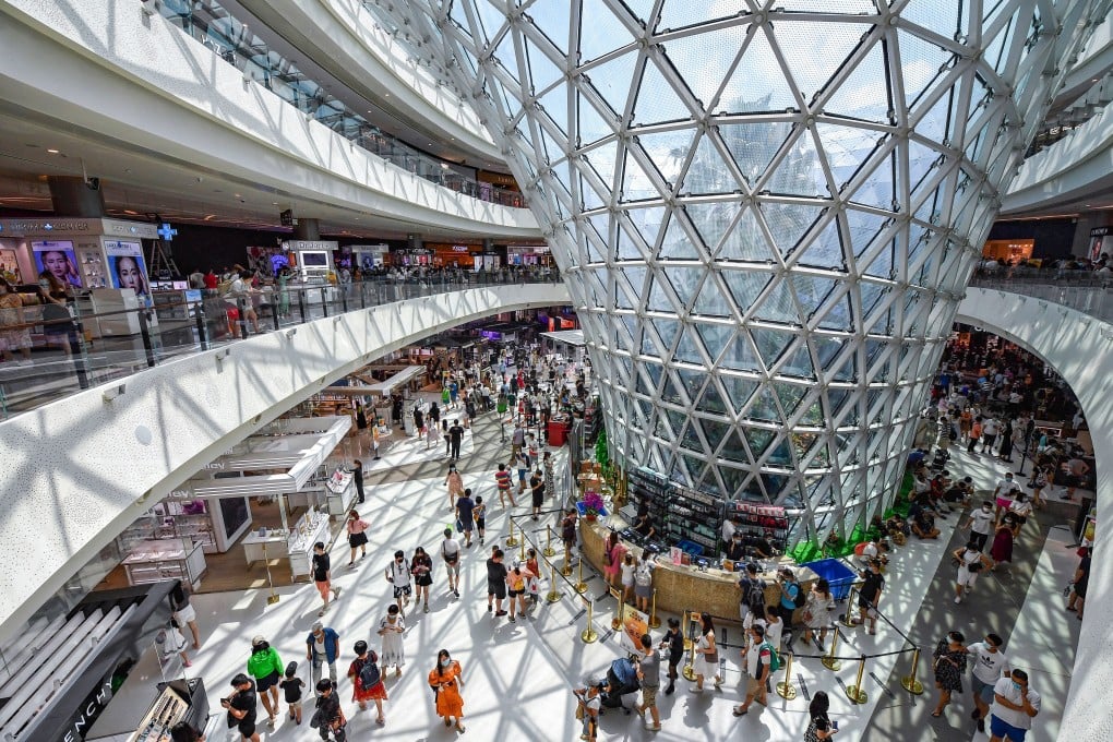 Tourists shop at a duty-free shopping mall in Sanya City, south China's Hainan Province, Oct. 5, 2020. Photo: Xinhua