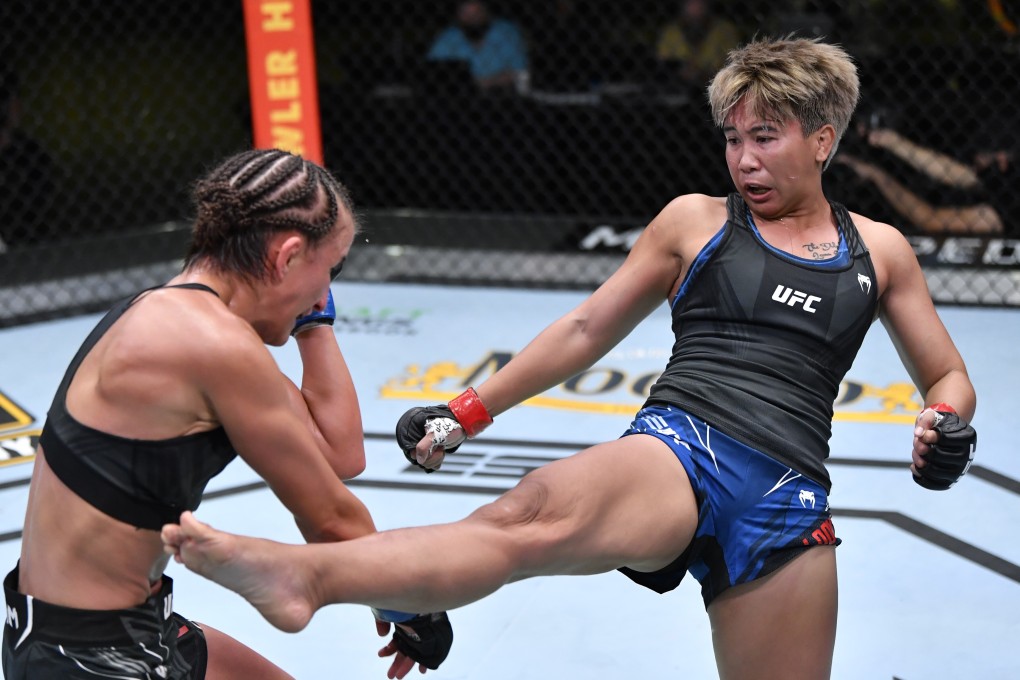 Loma Lookboonmee (right) kicks Sam Hughes in a strawweight bout at UFC APEX in May. Photo: Zuffa LLC