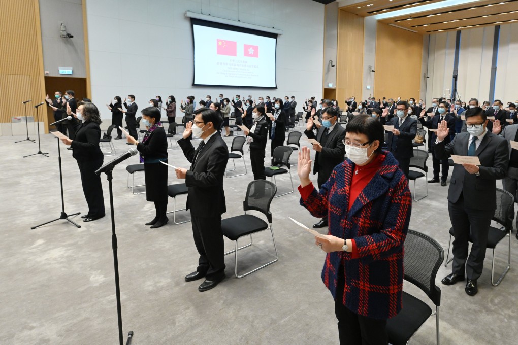 Civil servants pledge allegiance to Hong Kong at an oath-taking ceremony last year. Photo: Handout