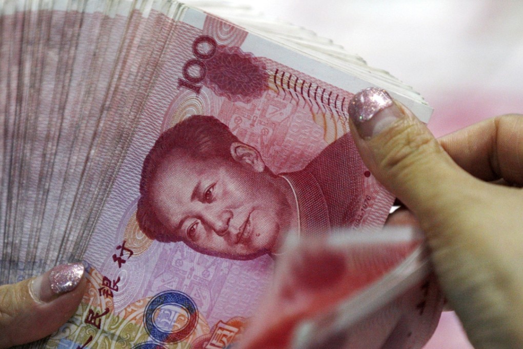 A bank clerk counts Chinese currency notes at a bank outlet in Huaibei in central China's Anhui province. Photo: AP