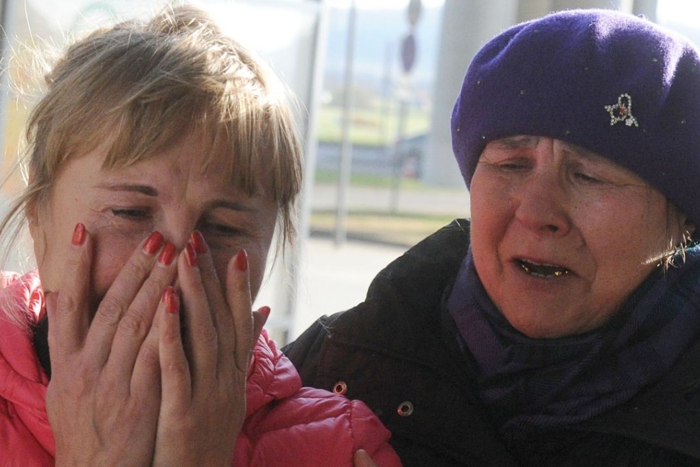 Relatives react at Pulkovo international airport outside Saint Petersburg after a Russian plane with 224 people on board crashed in Egypt's Sinai Peninsula. Photo: AFP