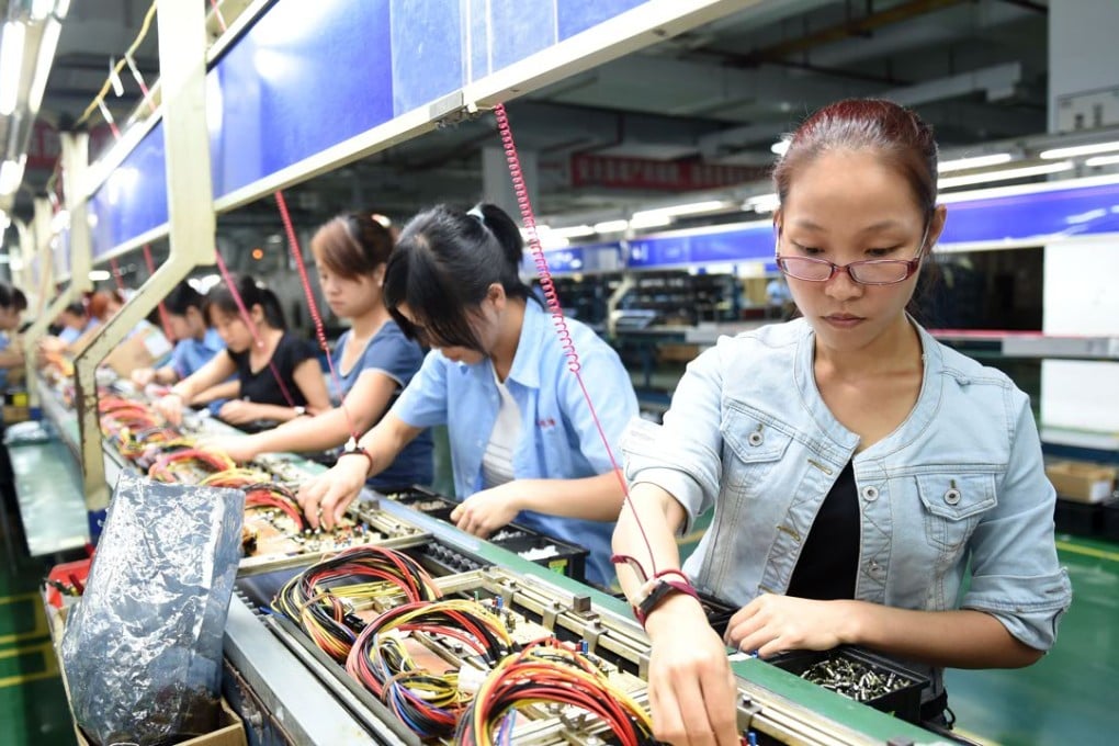 Staff work on the production line in an electronic manufacture factory in the industrial park of Beihai city, southwest China's Guangxi Zhuang Autonomous Region, on October 19. Photo: Xinhua