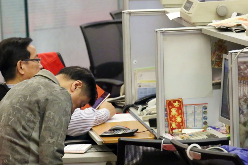 Floor traders take a break at the Hong Kong Stock Exchange. Photo: Nora Tam