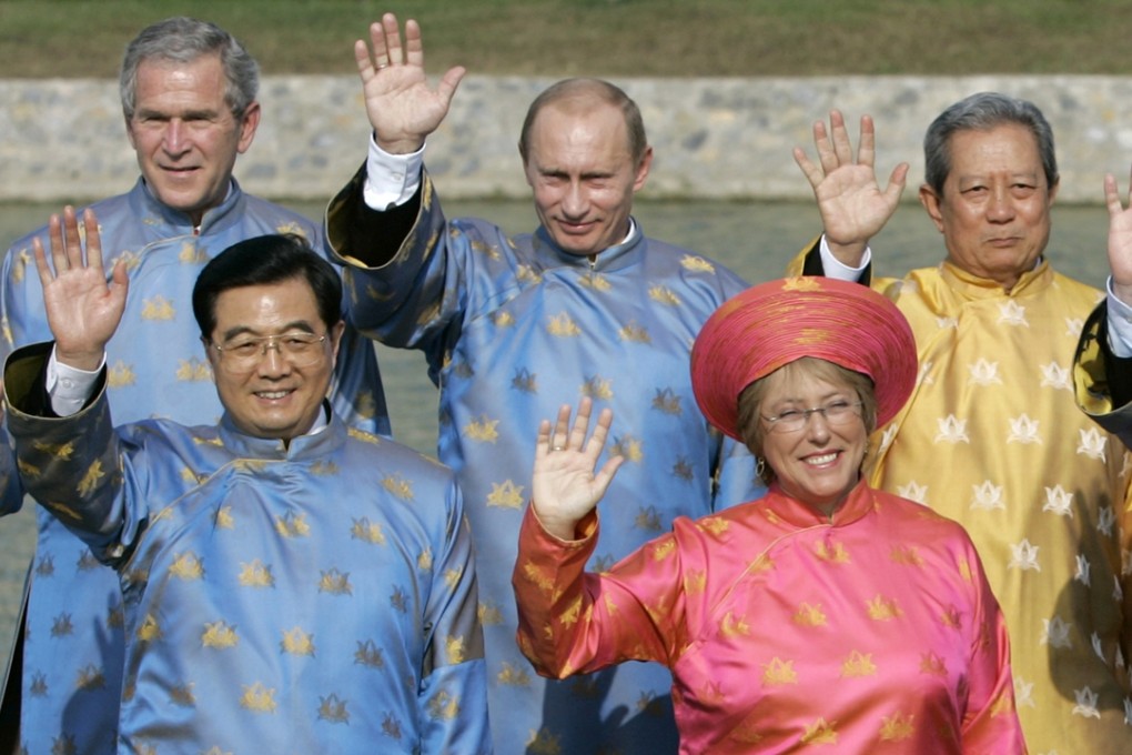 Dressed in the silken finery of the Vietnamese “ao dai”, leaders pose for the traditional Apec photo in 2006 in Hanoi. Clockwise from top left: then US president George W. Bush, Russia’s Vladimir Putin, former Thai premier Surayud Chulanont, Chilean President Michelle Bachelet and former Chinese president Hu Jintao. Photo: AP