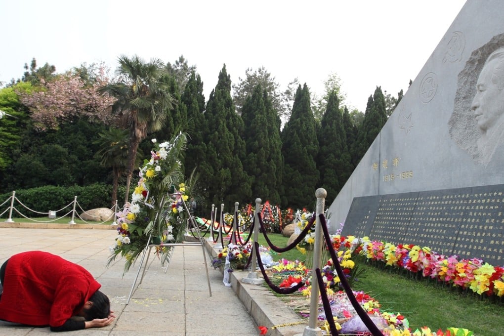 A woman from Hunan province pays her respects to late leader Hu Yaobang at the Fuhua Mountain Yaobang Memorial Park in Gongqingcheng, Jiangxi province. Photo: Simon Song