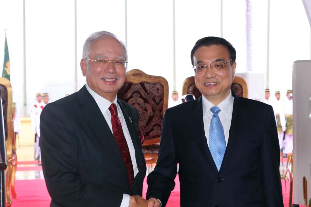 Premier Li Keqiang shakes hands with Malaysian Prime Minister Najib Razak during their talks in Kuala Lumpur on Monday. Photo: Xinhua