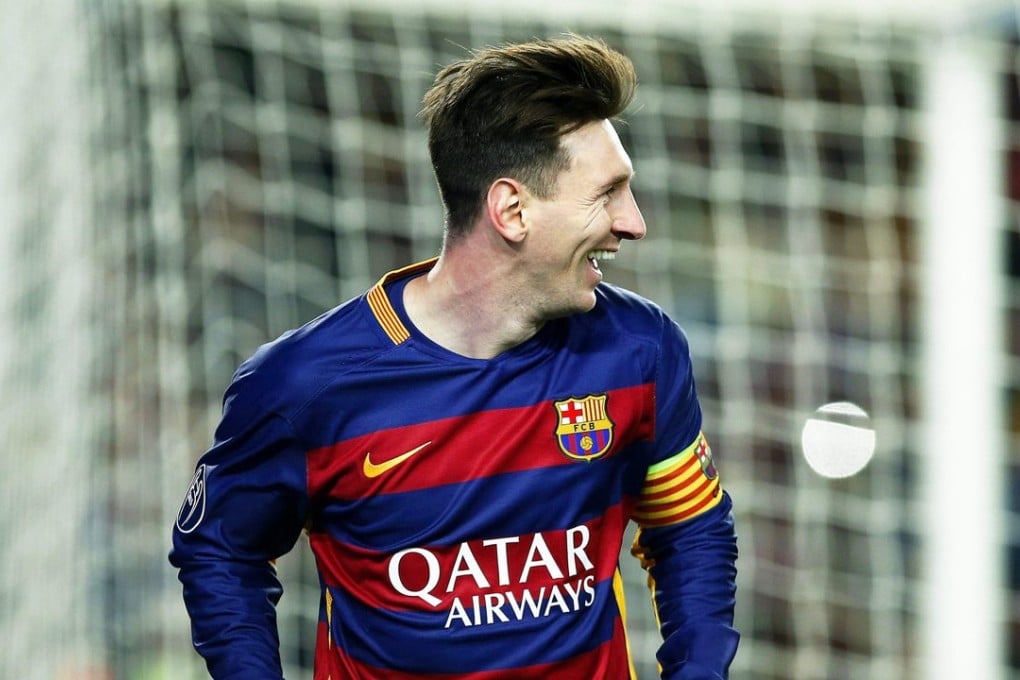 epa05040413 FC Barcelona's Argentinian striker Lionel Messi celebrates after scoring the 5-0 lead during the UEFA Champions Leage Group E soccer match between FC Barcelona and AS Roma at Camp Nou in Barcelona, Spain, 24 November 2015. EPA/ANDREU DALMAU