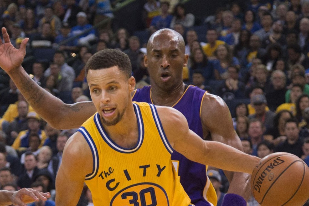 Golden State Warriors guard Stephen Curry (30) dribbles the basketball against Los Angeles Lakers forward Kobe Bryant (24) during the third quarter. Photo: USA Today Sports