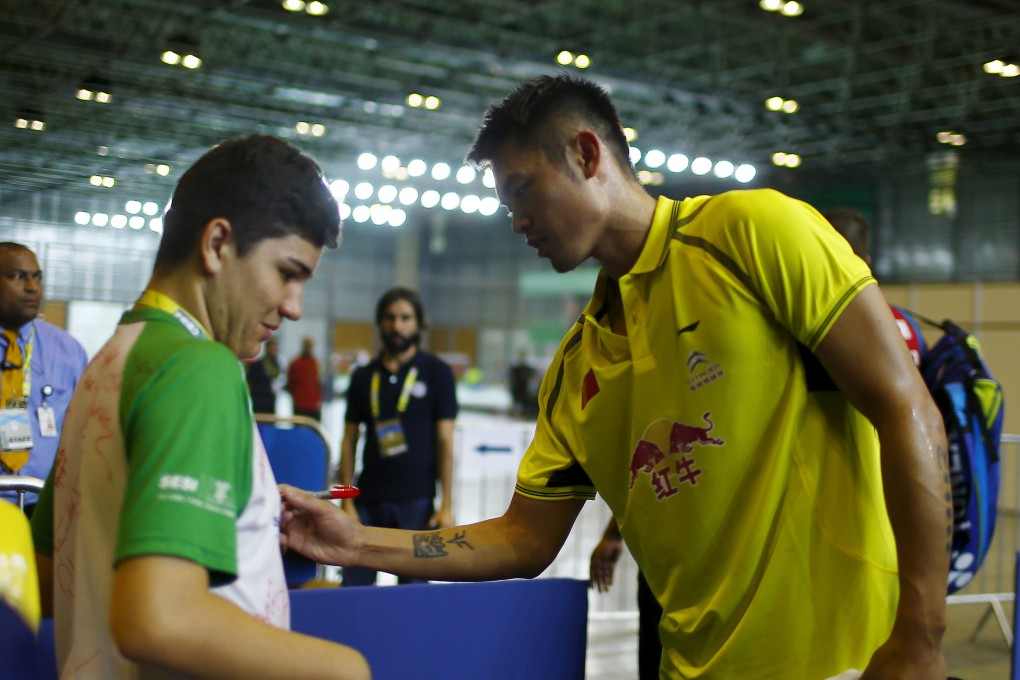 China's Lin Dan signs an autograph at the Brazil Open. Photo: Reuterss