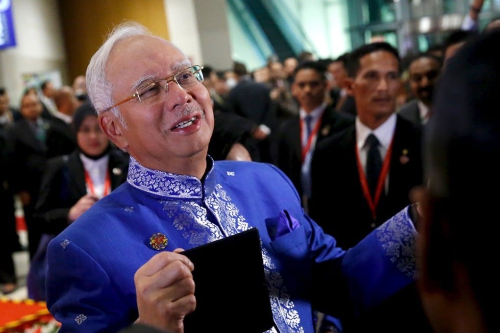 Malaysian Prime Minister Najib Razak takes pictures of gathered news photographers before the start of the Asean Summit gala dinner in Kuala Lumpur on November 21. Photo: Reuters