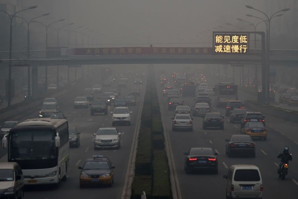 Smog has shrouded Beijing since last week, with the capital on an orange alert. Photo: Xinhua