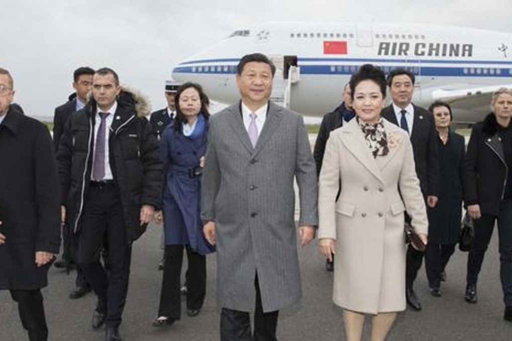 President Xi and his wife Peng Liyuan arrive for the Paris summit. Photo: Sina.com
