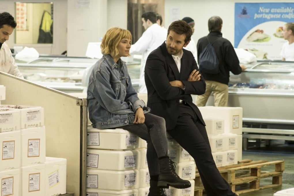 Sienna Miller and Bradley Cooper in Burnt.