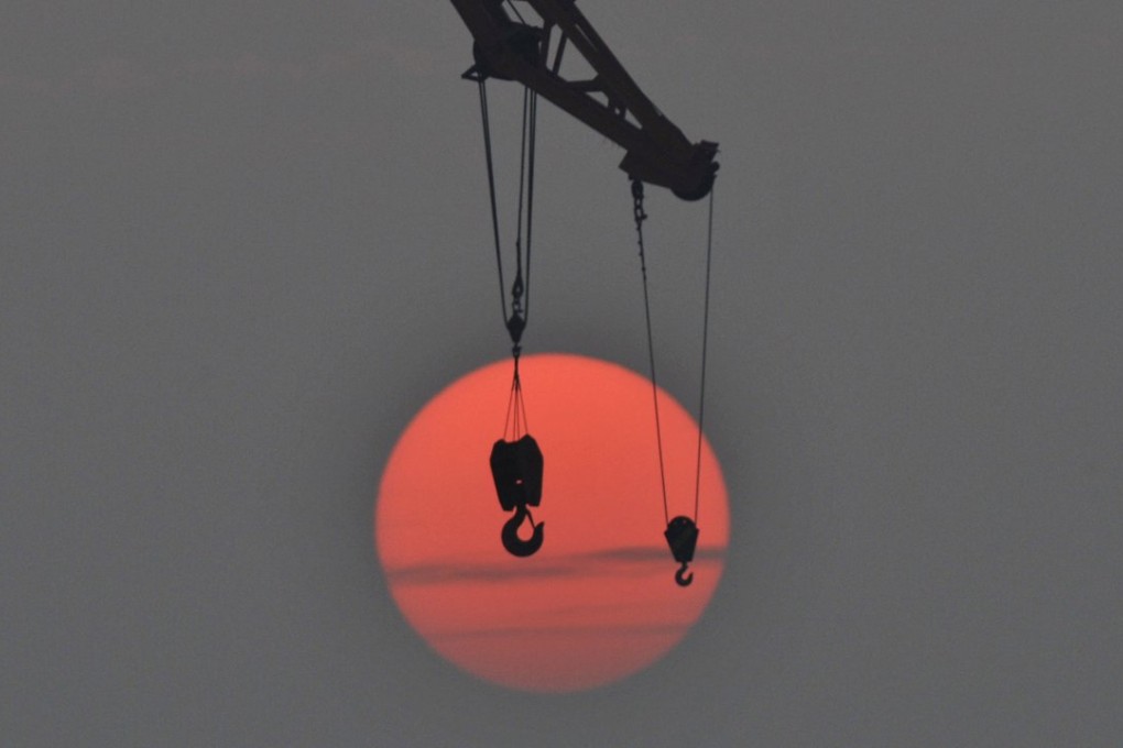 China is set to report the lowest headline growth in the last three decades this year despite five interest rates cuts in 2015. Photo: Reuters