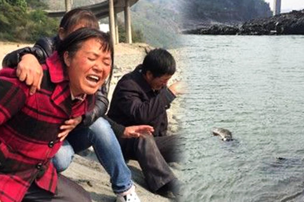 Grieving Chinese parents Dong Congrong (left) and her husband, Deng Gangming, weep beside the river after being unable to pay fishermen 18,000 yuan to recover the body of their dead son, who had earlier committed suicide by jumping into Jinsha River, in the city of Panzhihua in Sichuan province. Photo: SCMP Pictures