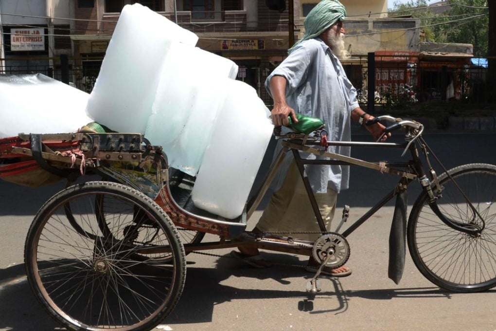 An Indian worker uses a rickshaw to transport ice from an ice factory in Amritsar. Photo: AFP