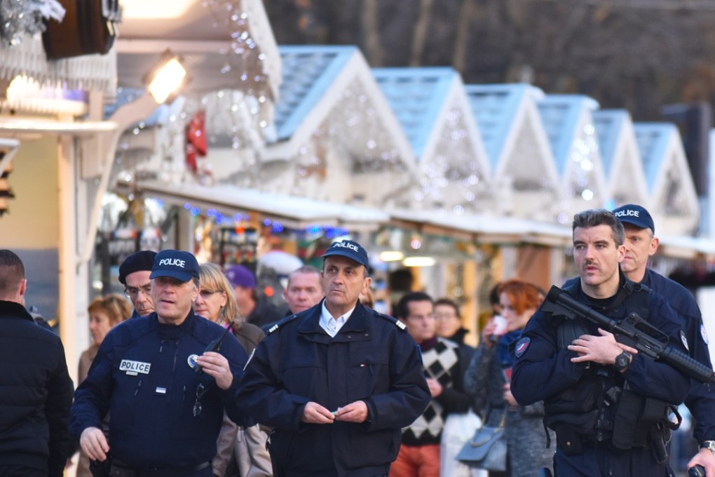 Police patrol near the Christmas market on the Avenue des Champs-Elysées in Paris. Photo: Xinhua