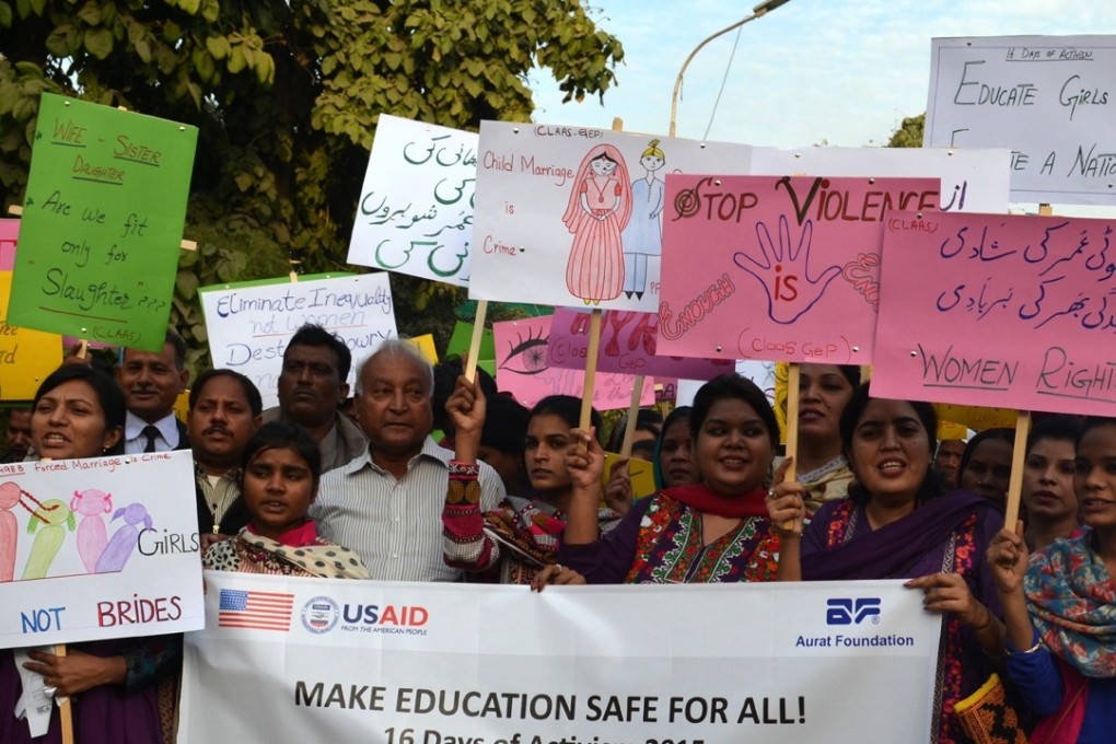 Pakistani women in Lahore hold placards during a demonstration marking International Day for the Elimination of Violence against Women. Photo: Xinhua