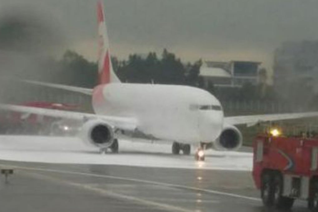 Fire trucks at Fuzhou Changle International Airport mistakenly dowse a Fujian Airlines 737 in fire foam on Thursday. The apparently malfunctioning aircraft, which reported sparks coming from its engine, belonged to China Airlines. Photo: Thepaper.cn