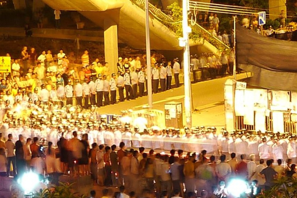 More than 1,000 villagers in Xian Village in Guangzhou face off with police, trying to protect their homes. Photo: SCMP Pictures