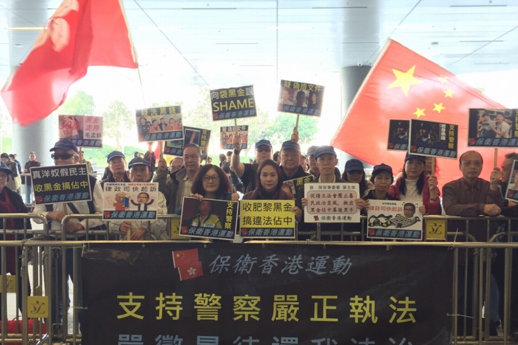 A counter-protest at the Legco demonstration area was held to support Hong Kong police. Photo: Jessie Lau