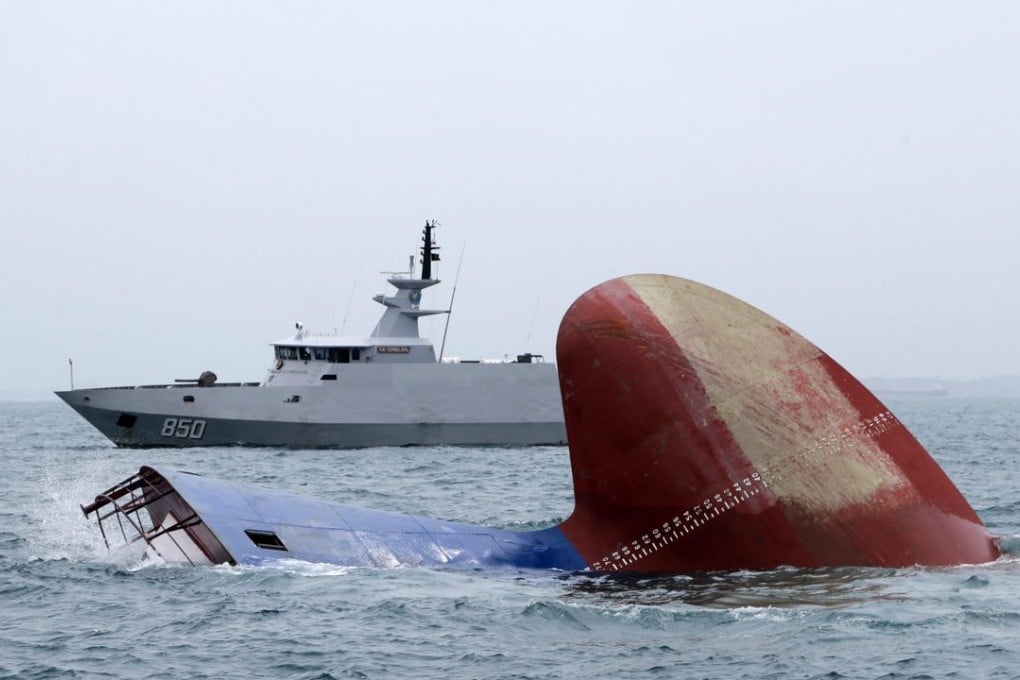 An Indonesian Navy ship patrols near the sinking MV Thorco Cloud after a collision with Stolt Commitment tanker in the Singapore Strait. Photo: EPA