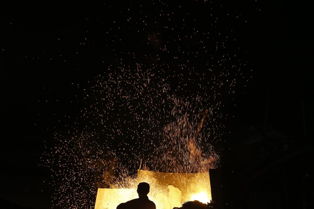 Nine large copper smelters in China have agreed that they could deepen planned production cuts next year. Photo: Reuters