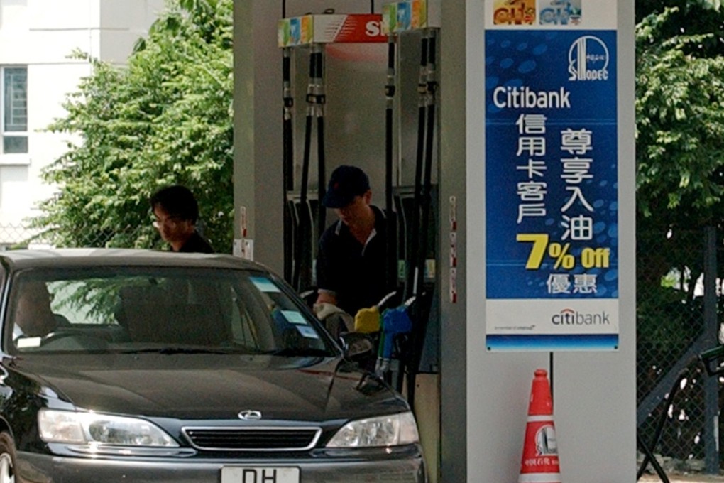 Discounts at petrol stations but no sharp price drops even though the value of oil is plummeting. Photo: AP