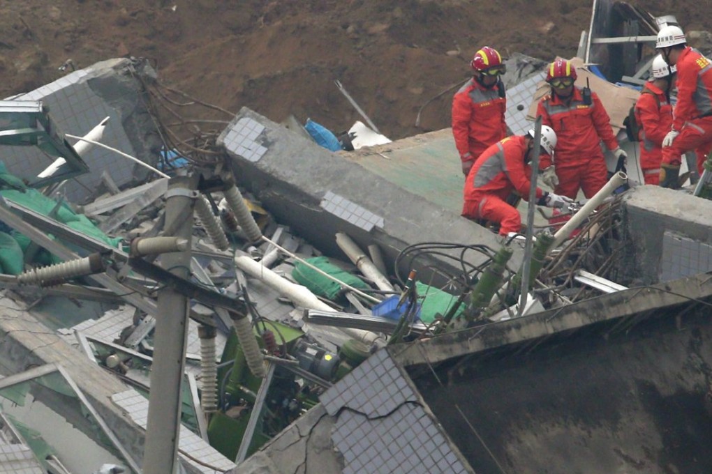 Rescue workers search a damaged building in the aftermath of the Shenzhen landslide. Photo: Reuters