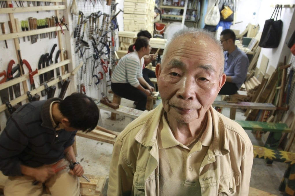 Lung Man-chuen oversees a class in the Ching Chun Warehouse, To Kwa Wan. Students must wait at least a year for a place on one of his courses. Photos: Dickson Lee