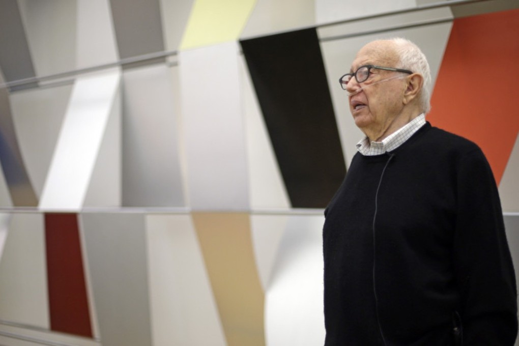 Ellsworth Kelly speaks at The Barnes Foubdation in Philadelphia in front of his “Sculpture for a Large Wall”. Photo: AP