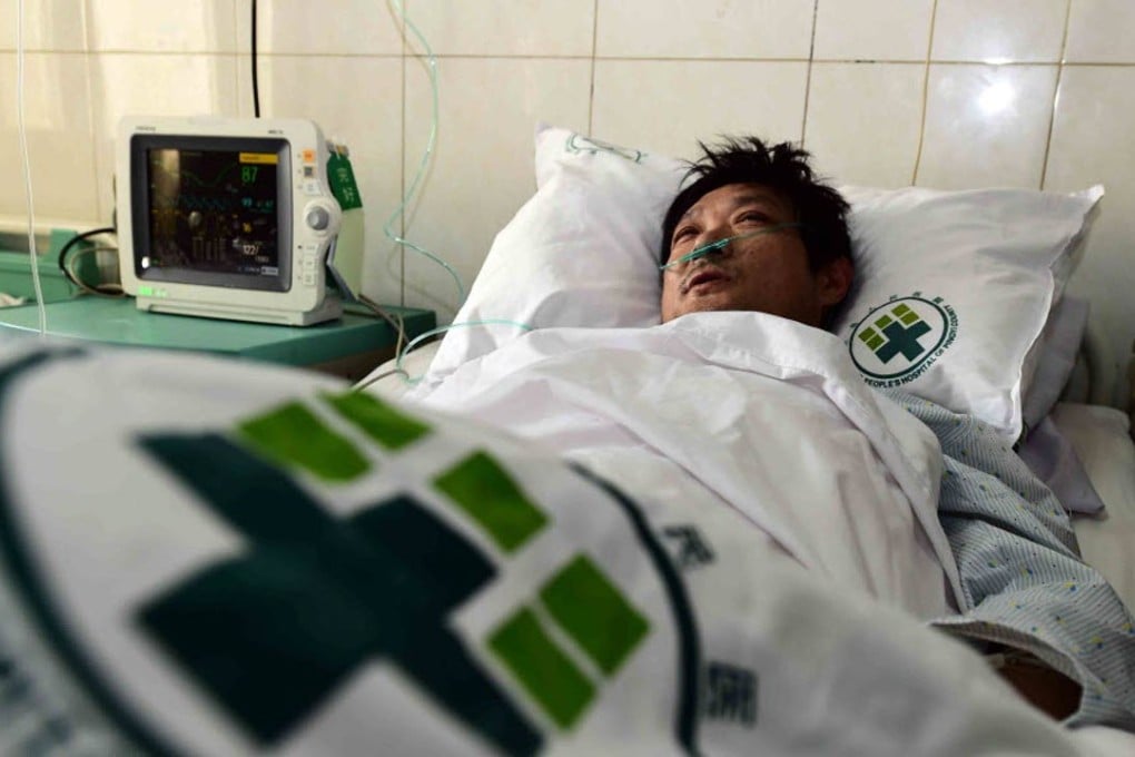 Rescued miner Zhao Zhi’an receives medical treatment in a hospital in Pingyi County, east China’s Shandong Province, on December 25, 2015. Photo: Xinhua