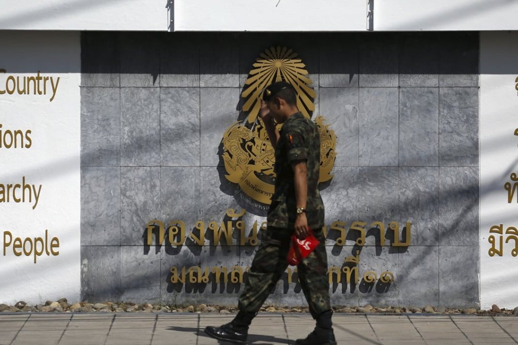 A soldier walks outside the 11th Army Circle base in Bangkok, Thailand, December 29, 2015. Photo: Reuters